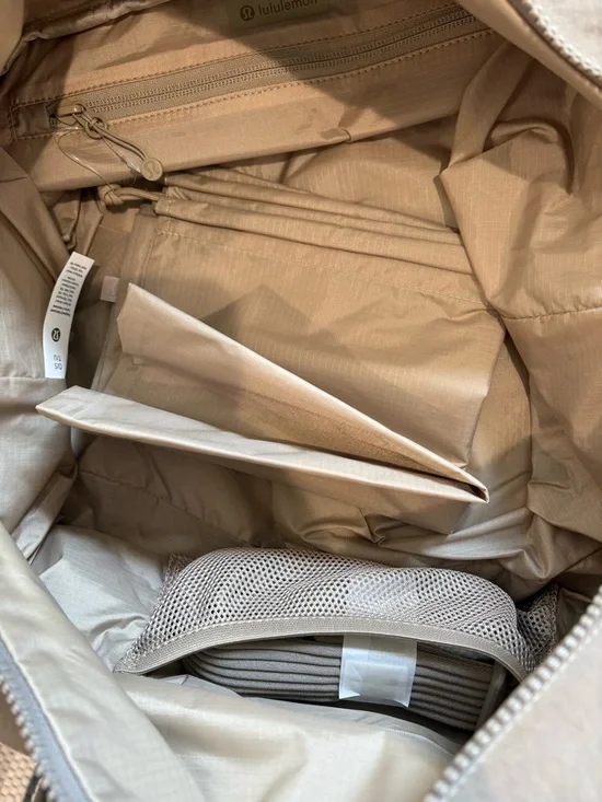 Lululemon 3-in-1 Gym Duffle Bag 30L - Picture 4 of 6